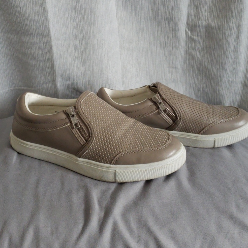 Casual shoes